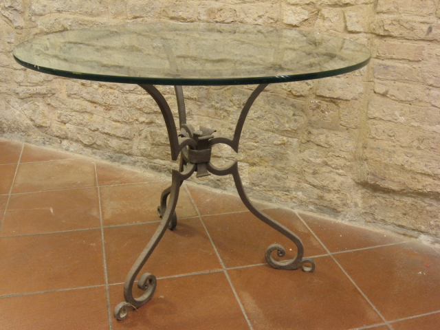  Iron table